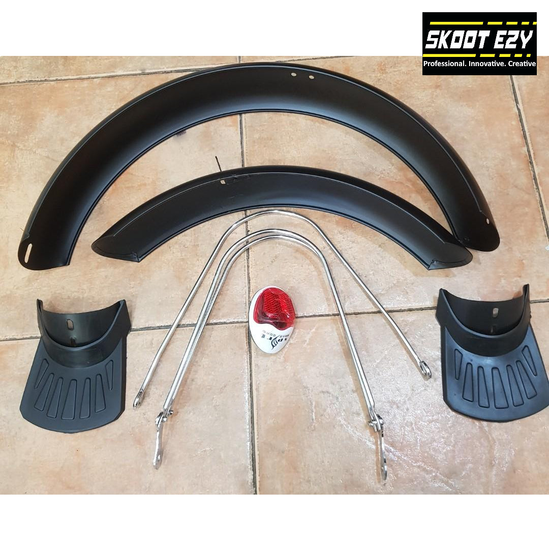A mudguard is a piece of equipment that covers the wheels of an electric bicycle to prevent it from spewing mud, water, or other debris onto the road. It guards against filth, humidity, and damage to people and property.