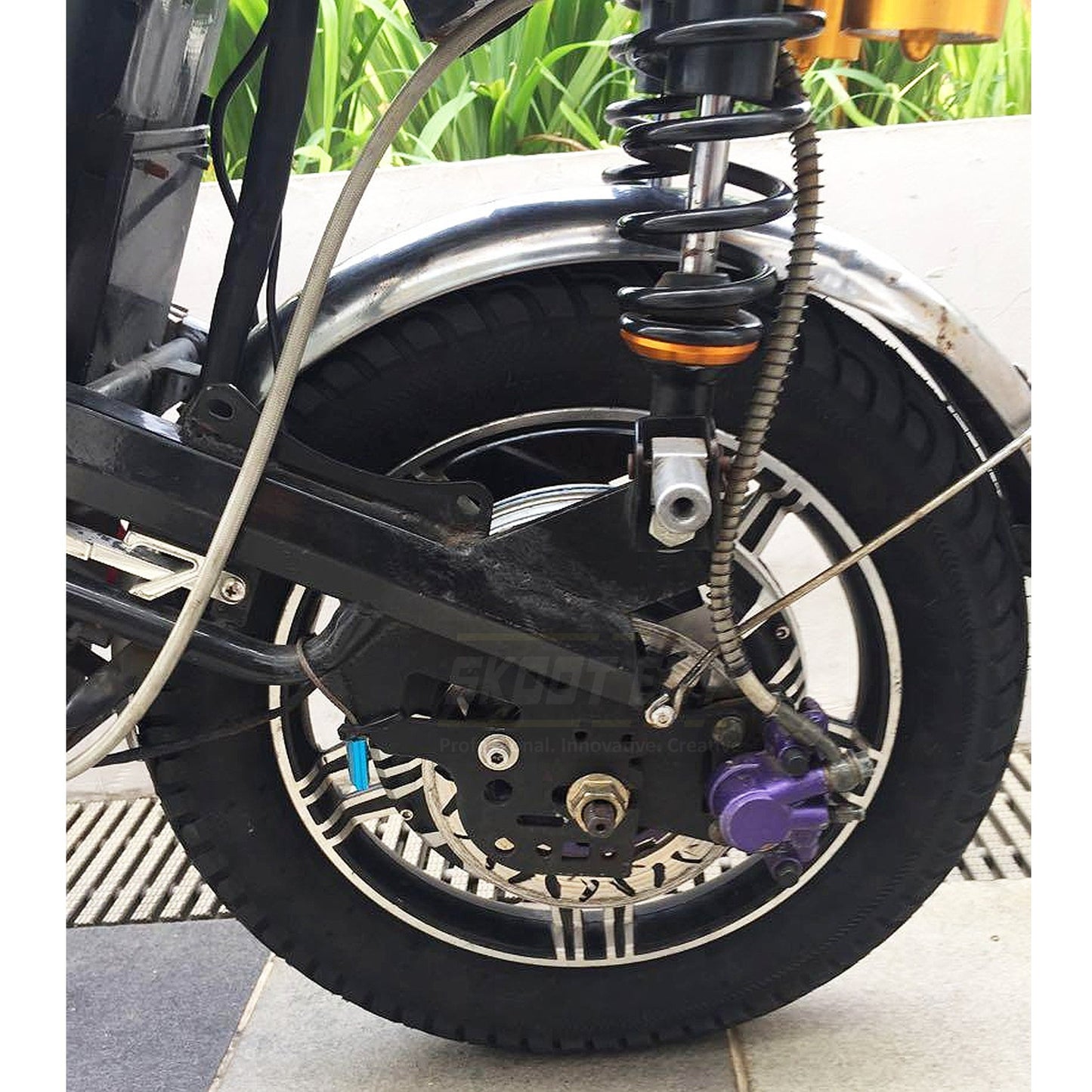 We offer 16-inch x 3.0 tire and 16-inch x 3.00-12 tire replacement services. A wider tire provides more cushion and acts as extra suspension for your electric bicycle. Simply pay us a visit during business hours.